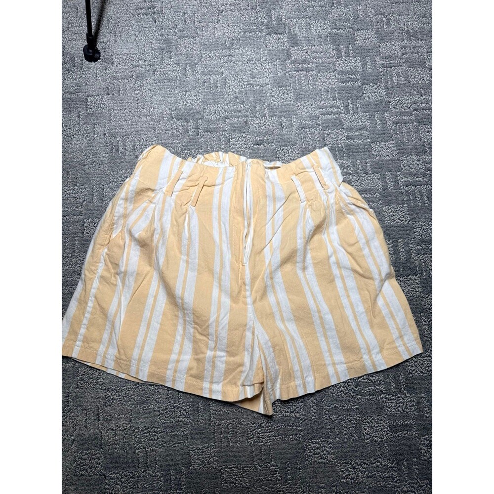 Lush yellow & White shorts Medium